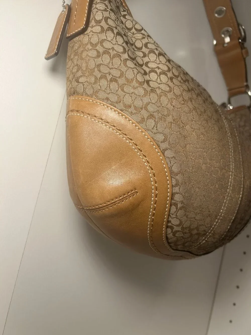 Coach Signature Soho Hobo Shoulder Bag Y2K Brown Tan Leather F10924